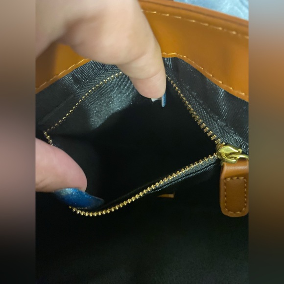 Fashion Elegant Tan Leather ParisLe 5 a 7 Mono Antique Gold Shoulder Bag - Picture 9 of 12